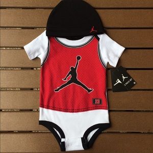 Huge discount when you bundle w Jordan shoes!!! 👀